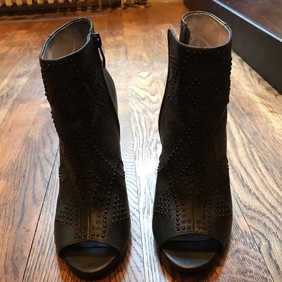 Vince Camuto Peep Toe Heels - Picture 1 of 4